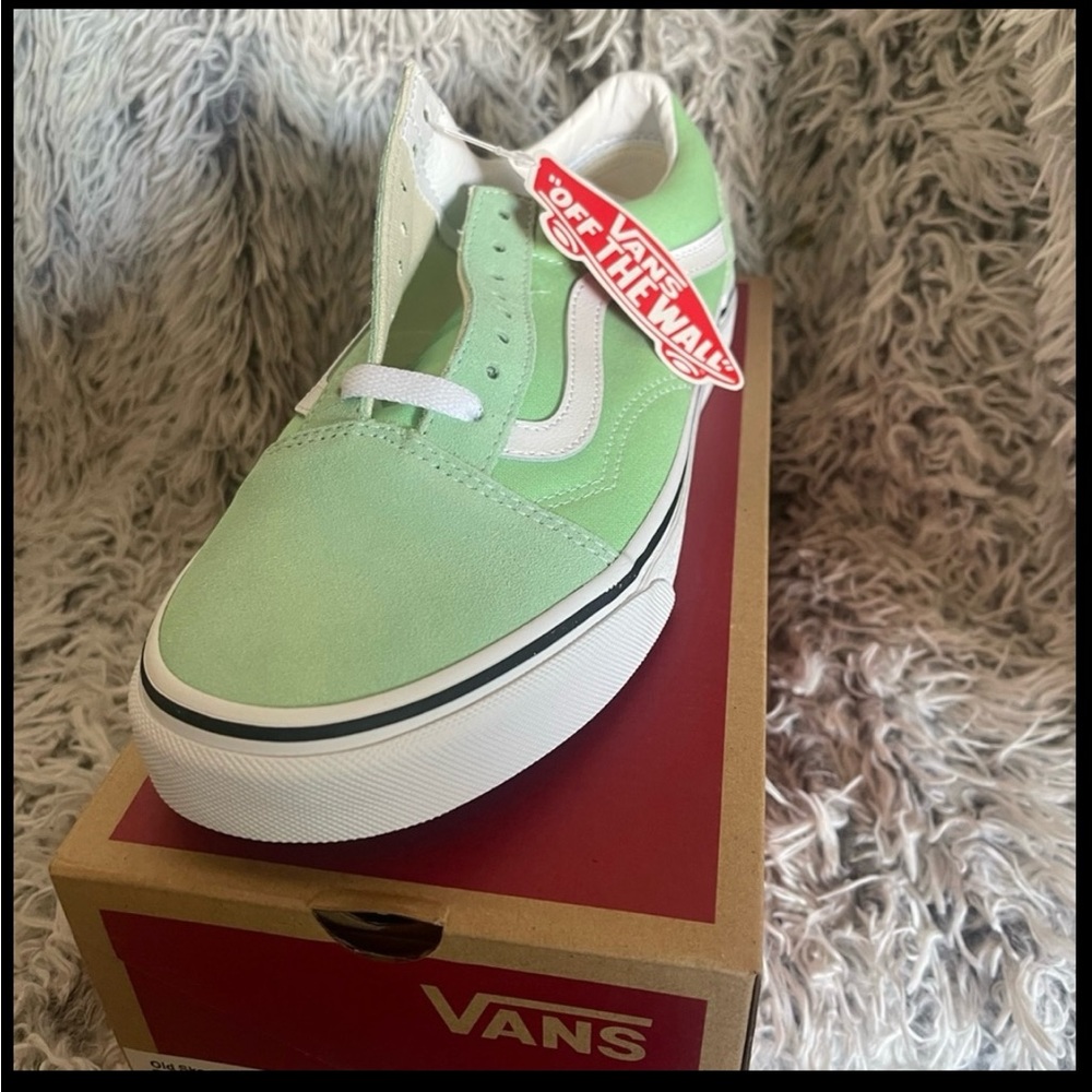 Vans Old school Green Ash/True White
Women’s Size: 10
New with tags